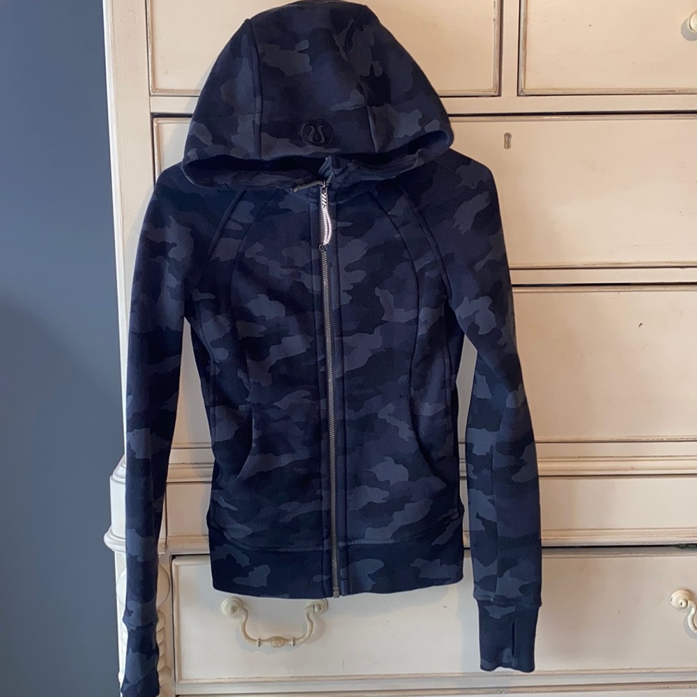 Lululemon camo scuba jacket with hood and thumb holes - Picture 1 of 2